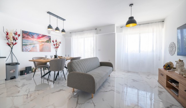 Apartament - Sprzedaż - Orihuela costa - Punta Prima