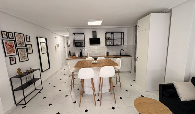 Apartament - Sprzedaż - Torrevieja - Centro