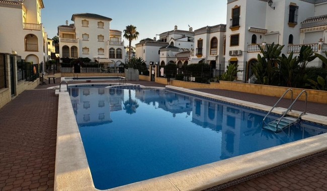 Apartament - Sprzedaż - Torrevieja - La Mata