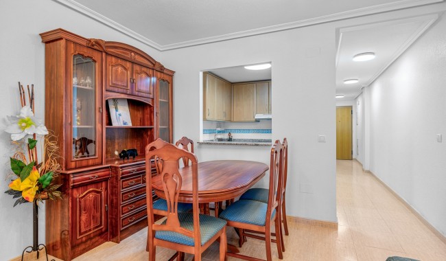 Apartament - Sprzedaż - Torrevieja - LE-8217