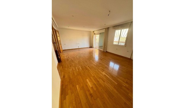 Apartament - Sprzedaż - Torrevieja - Puerto