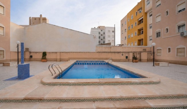 Apartamento - Segunda mano - Torrevieja - Centro