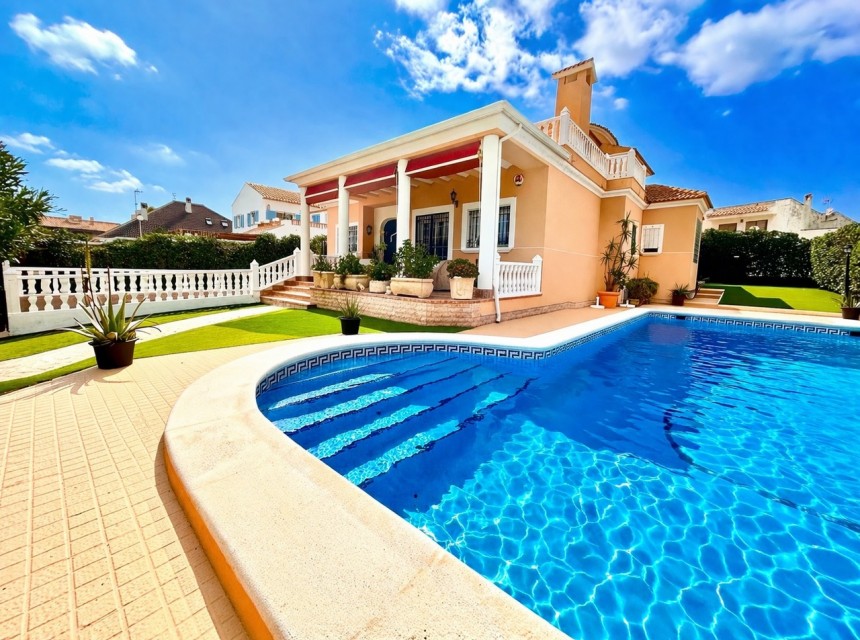 Begagnad - Villa - La Mata, Torrevieja - La Mata
