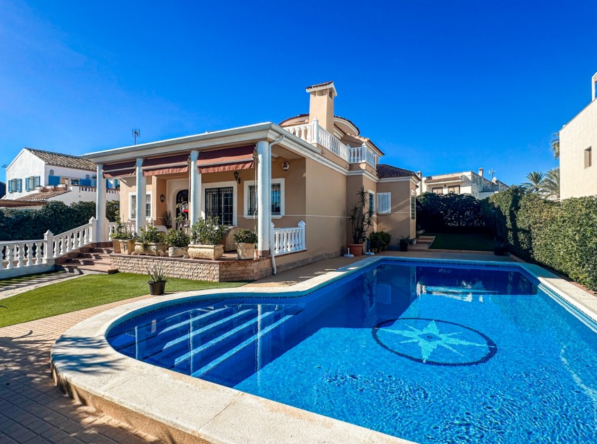 Begagnad - Villa - La Mata, Torrevieja - La Mata