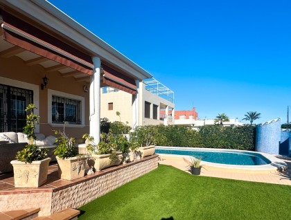Begagnad - Villa - La Mata, Torrevieja - La Mata