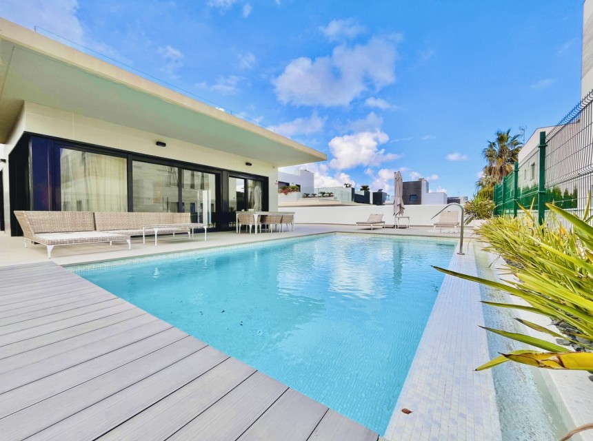 Begagnad - Villa - Orihuela Costa - Dehesa de Campoamor