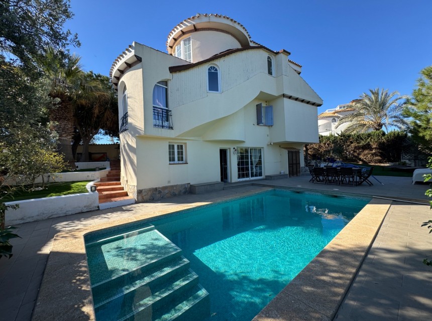 Begagnad - Villa - Orihuela Costa - La Zenia