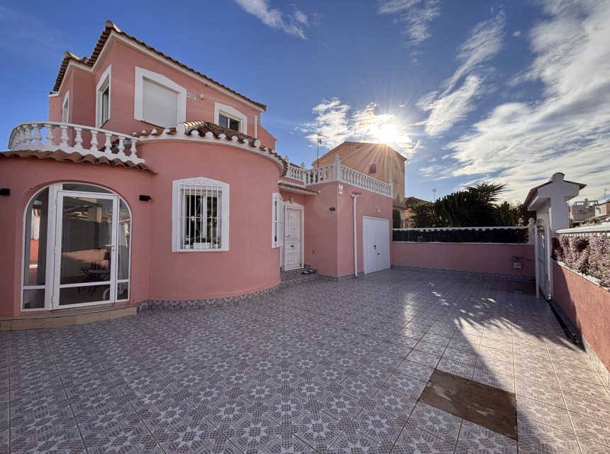 Begagnad - Villa - Orihuela Costa - Playa Flamenca