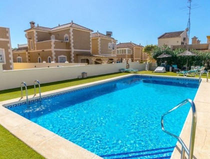 Begagnad - Villa - Orihuela - Villamartín