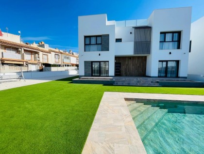 Begagnad - Villa - Torrevieja - Aguas Nuevas
