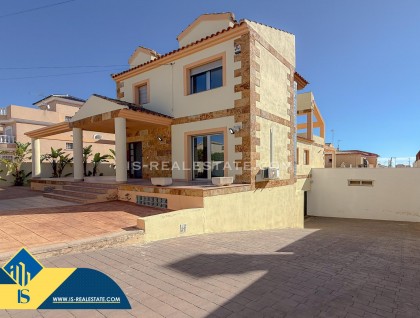 Begagnad - Villa - Torrevieja - Aguas Nuevas