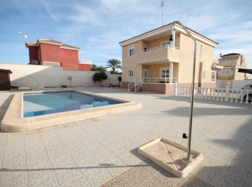 Begagnad - Villa - Torrevieja - Aguas Nuevas