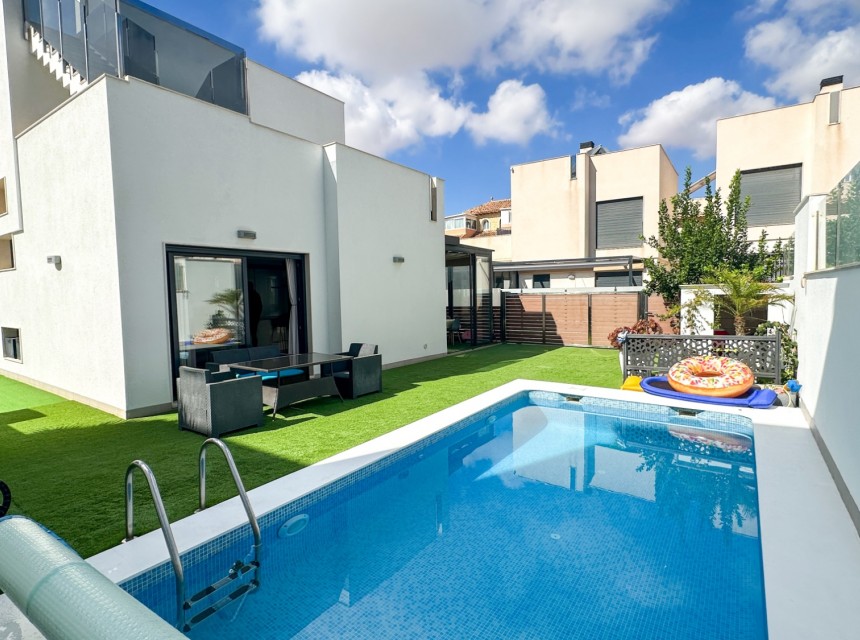 Begagnad - Villa - Torrevieja - Aguas Nuevas
