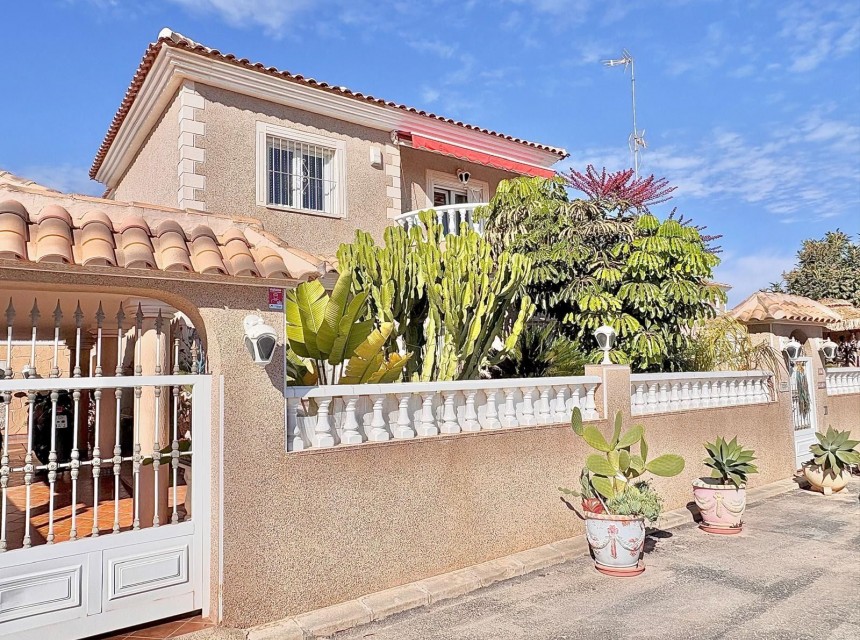 Begagnad - Villa - Torrevieja - Los Balcones