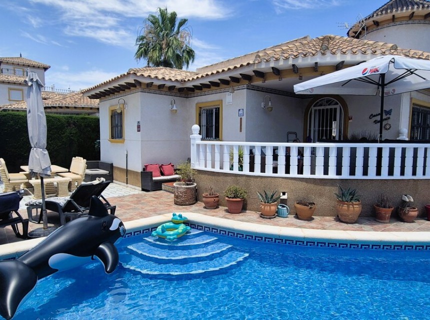 Begagnad - Villa - Villamartín - Costa Blanca