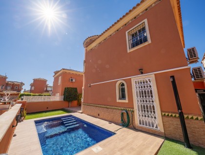 Brukt - Villa - Playa Flamenca - Sportcentre