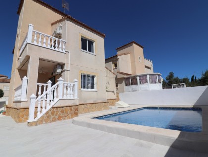 Brukt - Villa - San Miguel de Salinas - Lake View Mansions