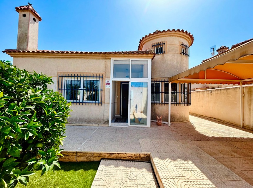 Brukt - Villa - Torrevieja - Urbanización San Luis