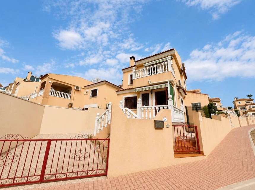 Brukt - Villa - Villamartín - Blue Lagoon