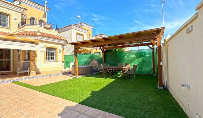 Chalet - Segunda mano - Guardamar - El Raso