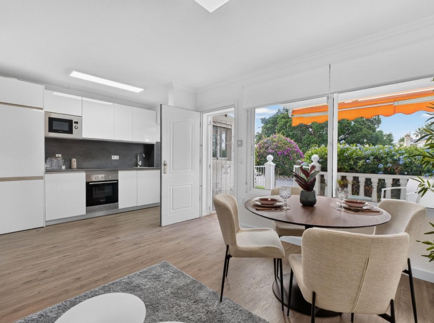 Resale - Apartment - Orihuela Costa - Villamartín