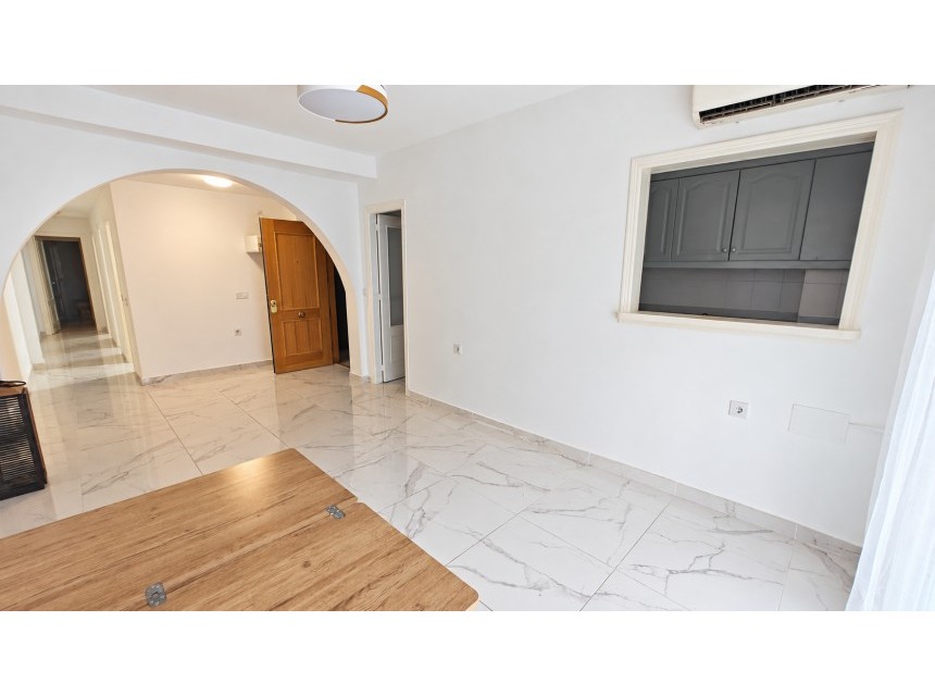 Resale - Apartment - Torrevieja - Acequion