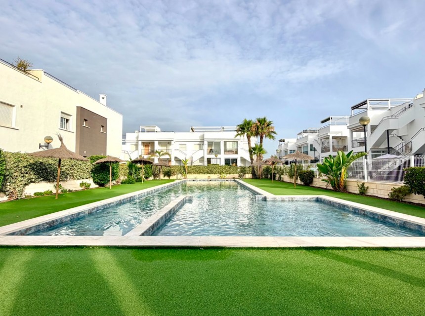 Resale - Apartment - Torrevieja - Aguas Nuevas