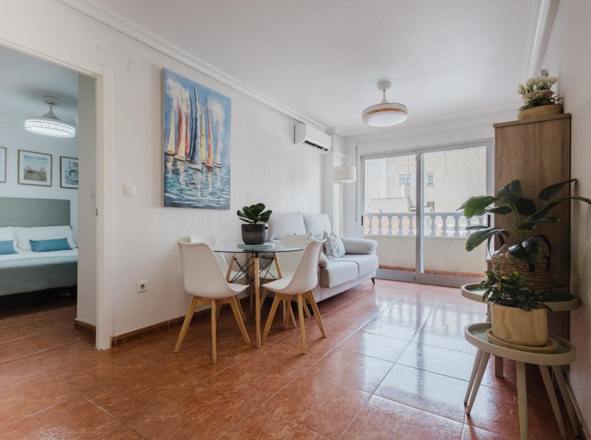 Resale - Apartment - Torrevieja - Centro