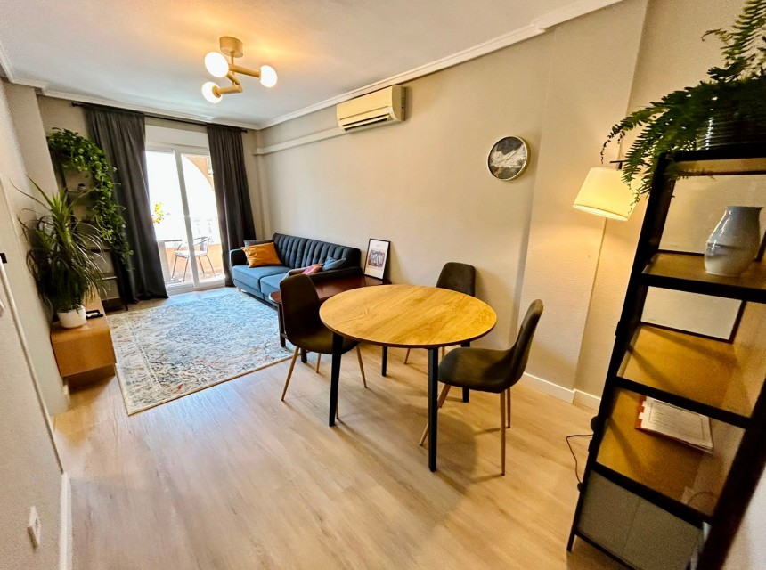 Resale - Apartment - Torrevieja - Centro