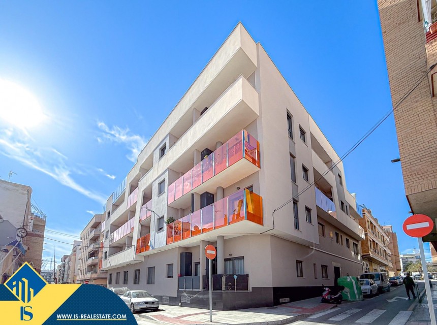 Resale - Apartment - Torrevieja - Paseo maritimo