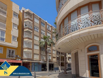 Resale - Apartment - Torrevieja - Paseo maritimo