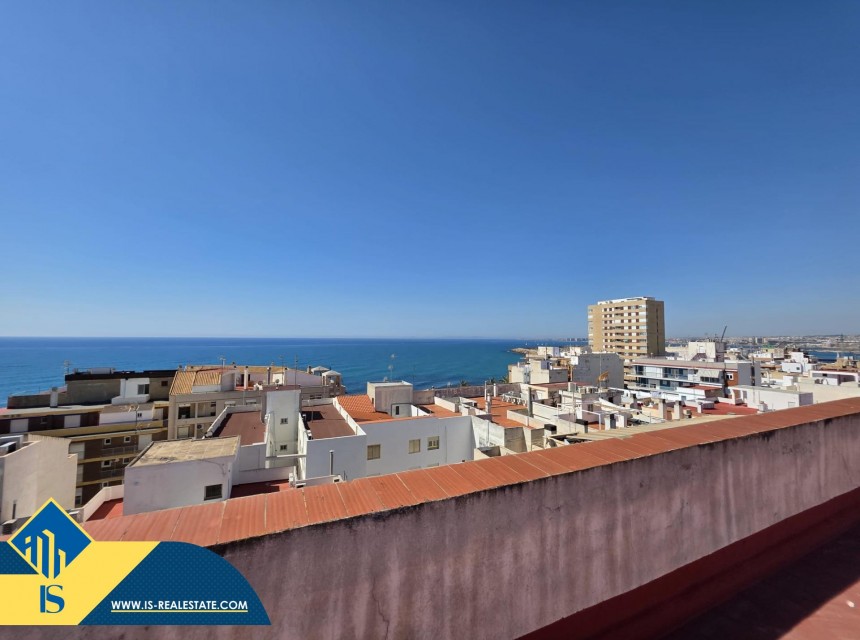 Resale - Apartment - Torrevieja - Paseo maritimo