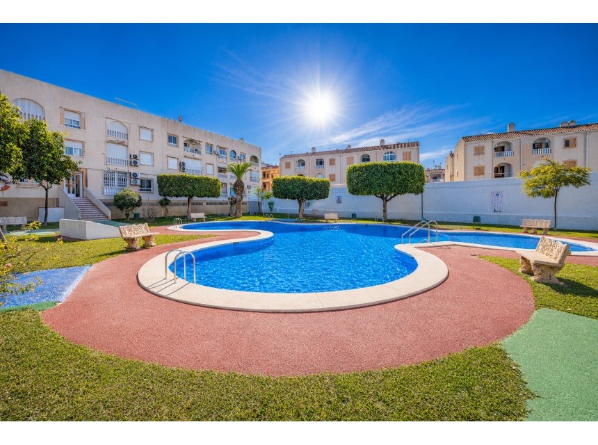 Resale - Apartment - Torrevieja - Playa de La Acequion