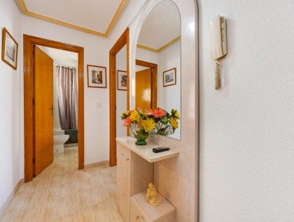 Resale - Apartment - Torrevieja - Playa de La Acequion