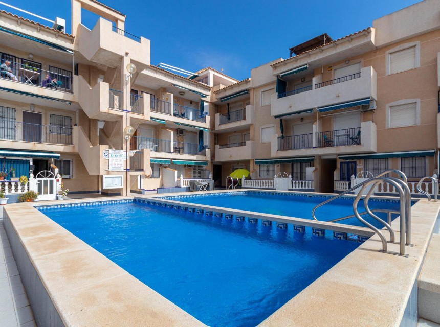 Resale - Apartment - Torrevieja - Playa de los Naufragos