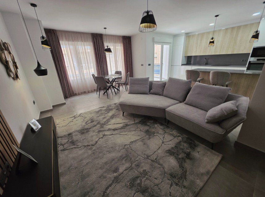 Resale - Apartment - Torrevieja - Puerto
