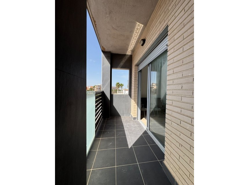 Resale - Apartment - Torrevieja - Puerto