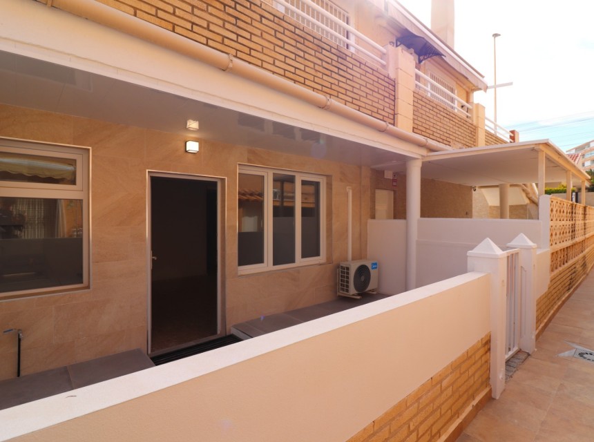 Resale - Apartment - Torrevieja - Torre La Mata