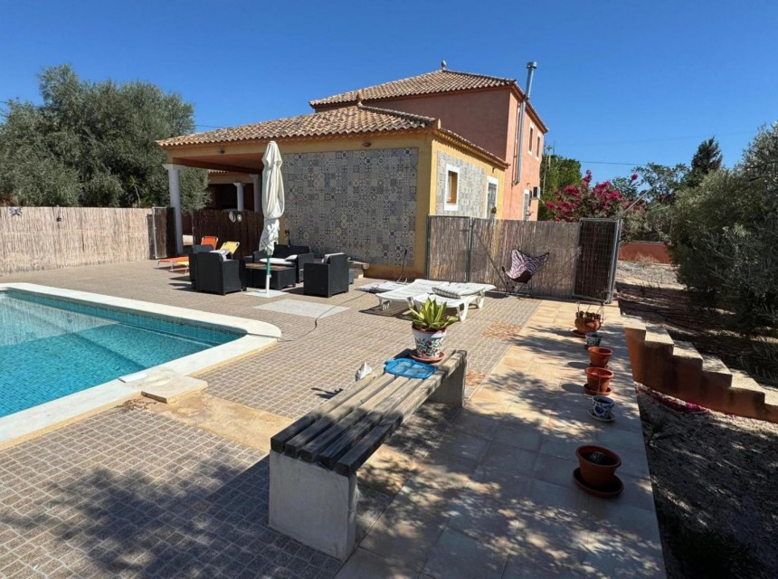 Resale - Finca - Albatera
