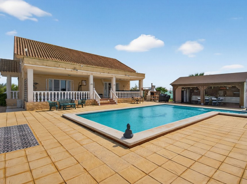 Resale - Finca - Crevillente