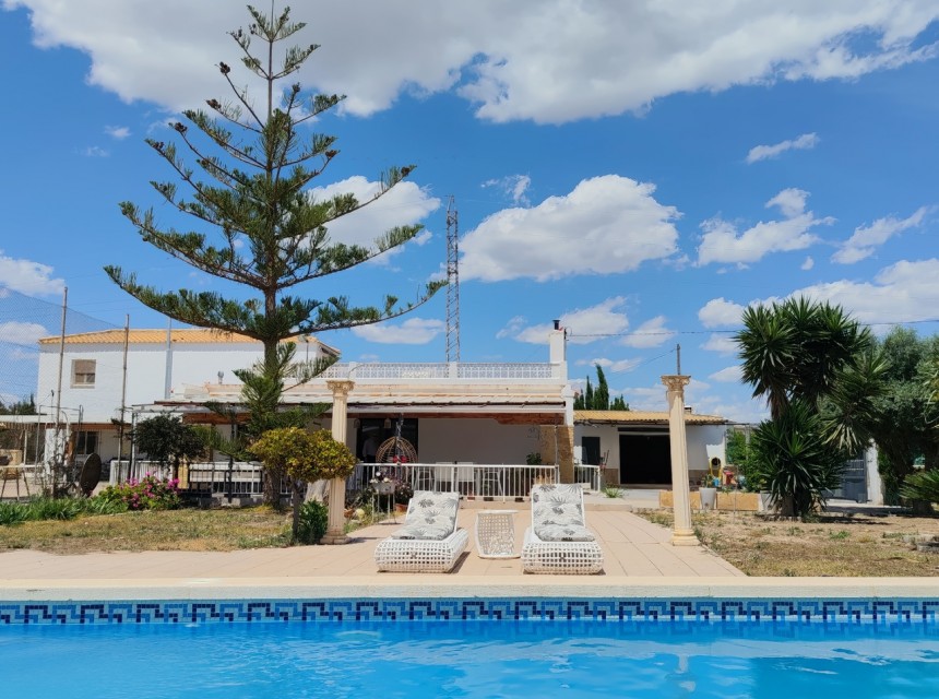 Resale - Finca - Los Montesinos