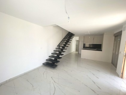 Resale - Semi-detached - Daya Nueva