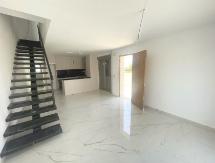 Resale - Semi-detached - Daya Nueva