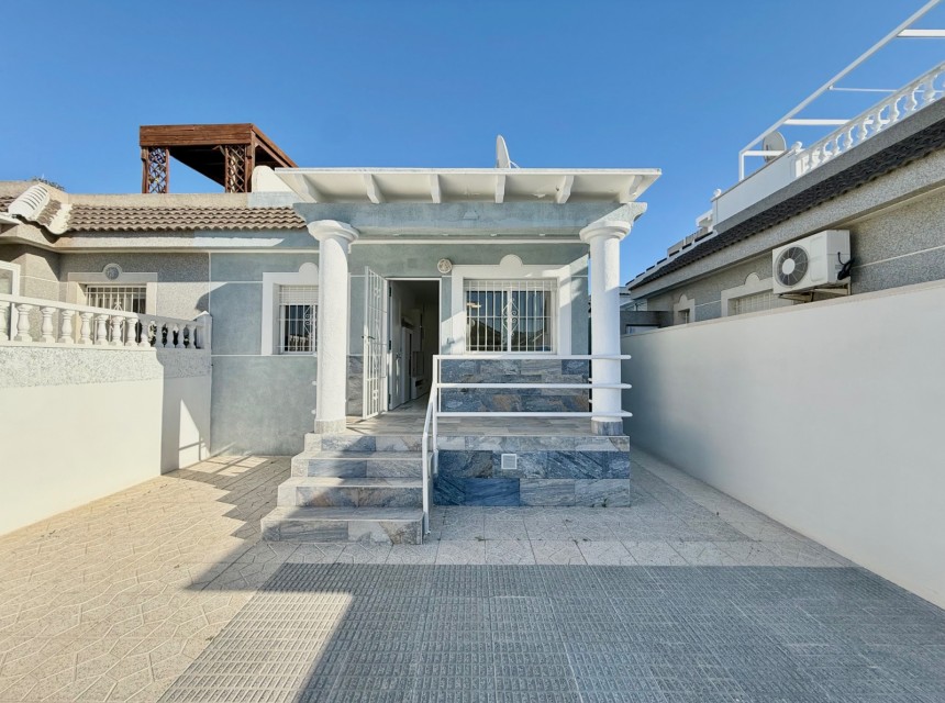 Resale - Semi-detached - Torrevieja - El Chaparral