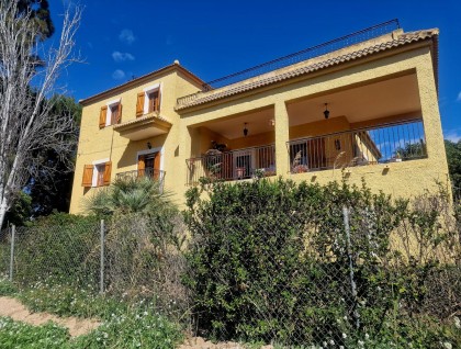 Resale - Townhouse - Daya Nueva