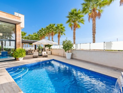 Resale - Villa - Cabo Roig