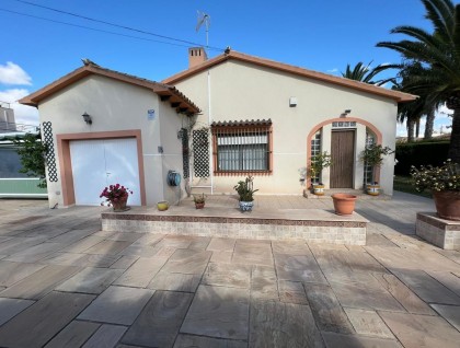 Resale - Villa - Cabo Roig