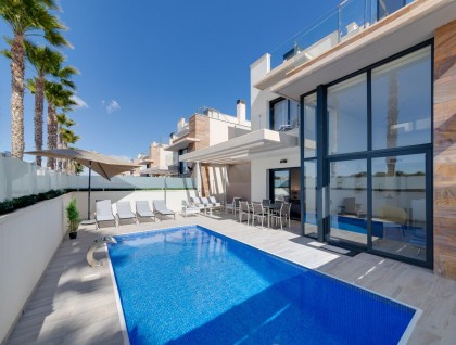 Resale - Villa - Cabo Roig