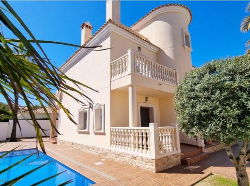 Resale - Villa - Cabo Roig