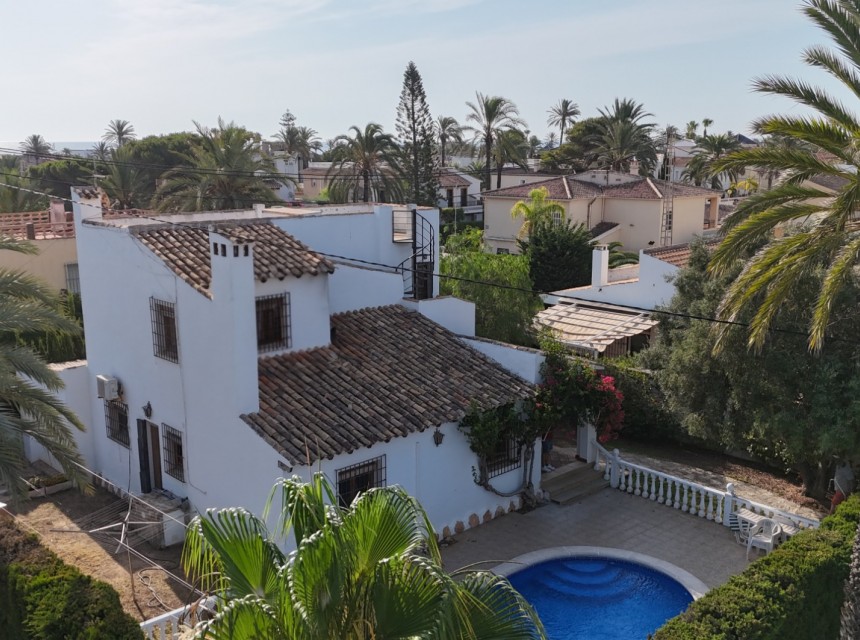 Resale - Villa - Cabo Roig